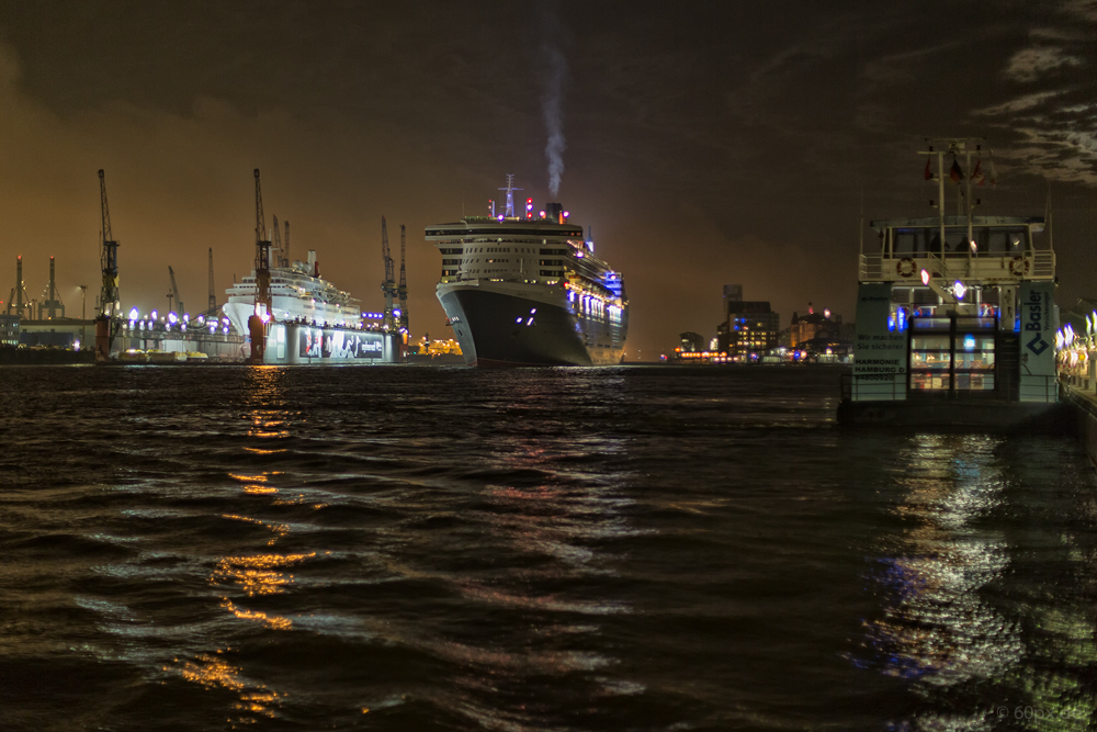 Queen Mary 2 061114