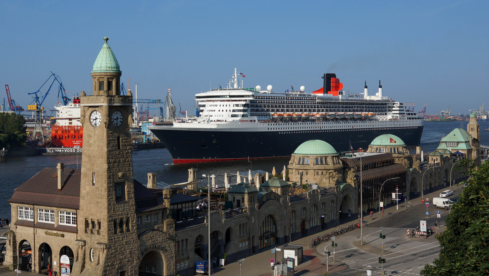 Queen Mary 2 - 10 Jahre in Hamburg