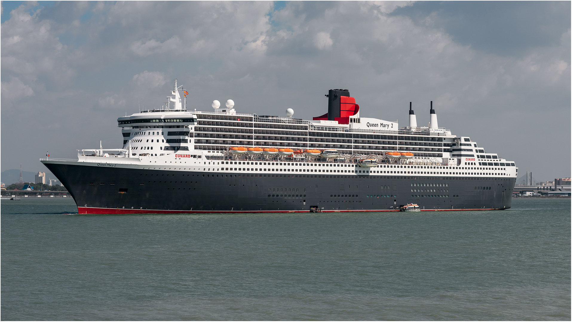 Queen Mary 2.....