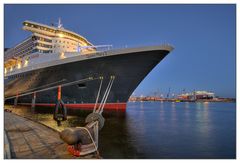 Queen Mary 2 - 2010 in Hamburg