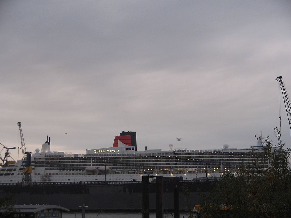 queen mary 2