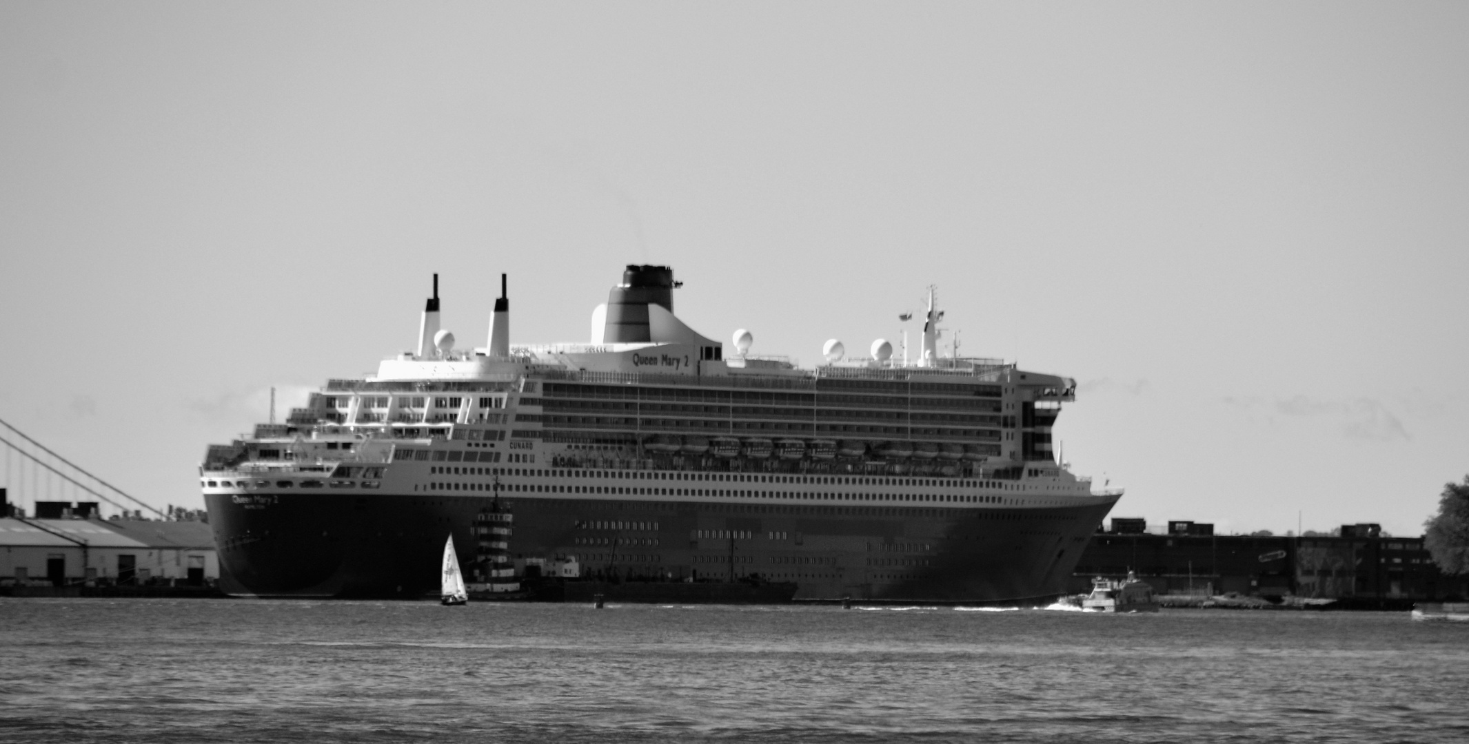 Queen Mary 2 Foto Bild Schiffe Und Seewege Motorschiffe cunard-s-3-queens-arrive-in-southampton-to-celebrate-queen-mary-2-s