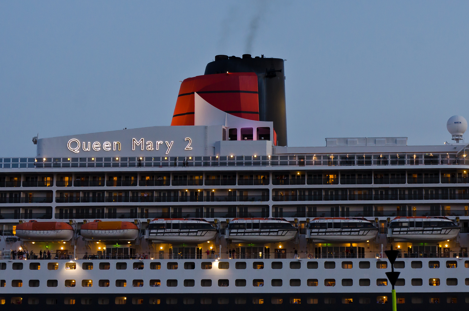 Queen Mary 2 - Abendstimmung