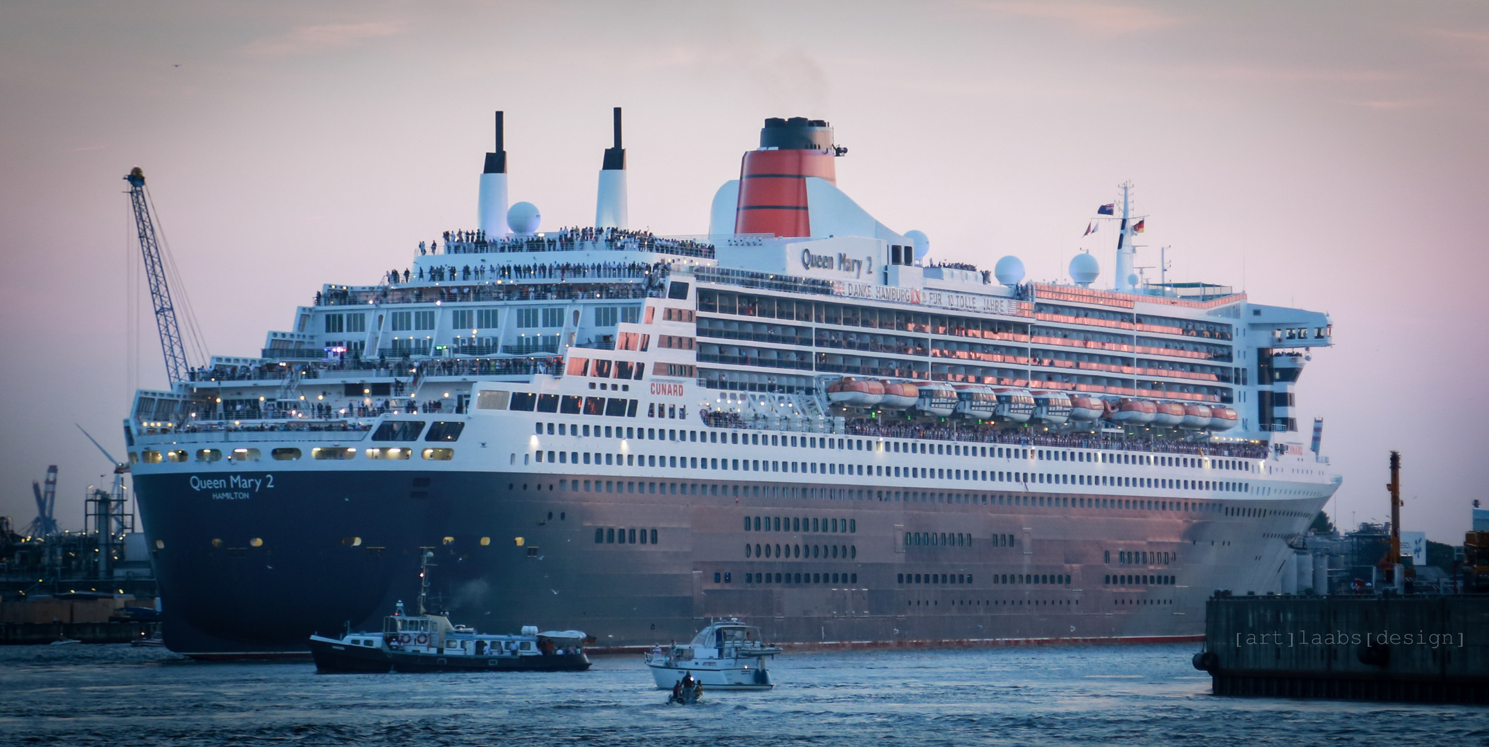 Queen Mary 2 - Ablegen mit Ziel New York Foto & Bild ...