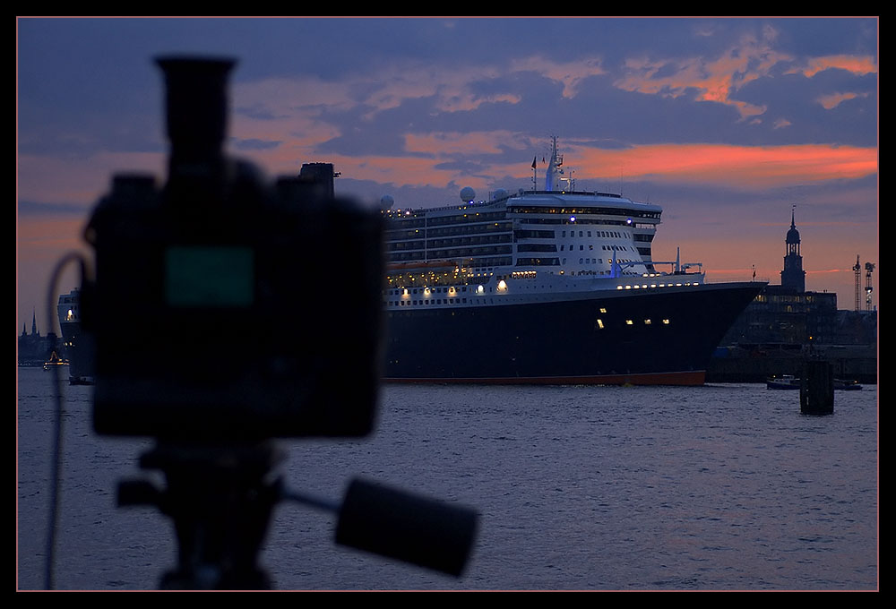 Queen Mary 2 am Abend