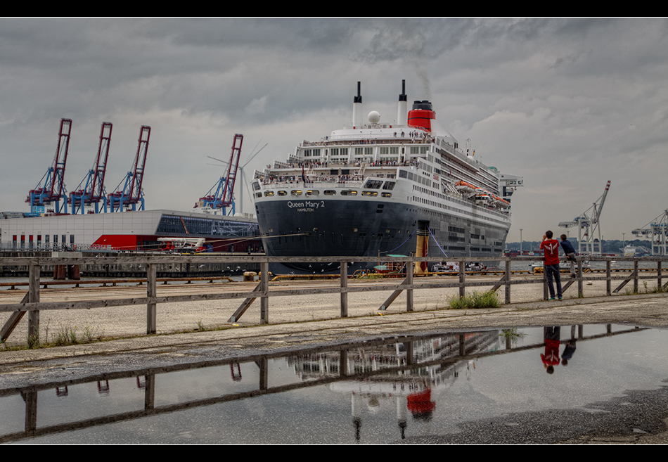 Queen Mary 2 am Cruise Center 2