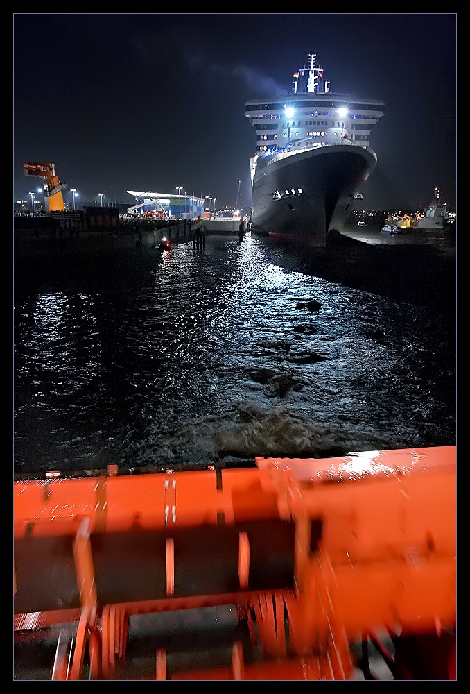 Queen Mary 2 am Cruise Terminal