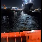 Queen Mary 2 am Cruise Terminal