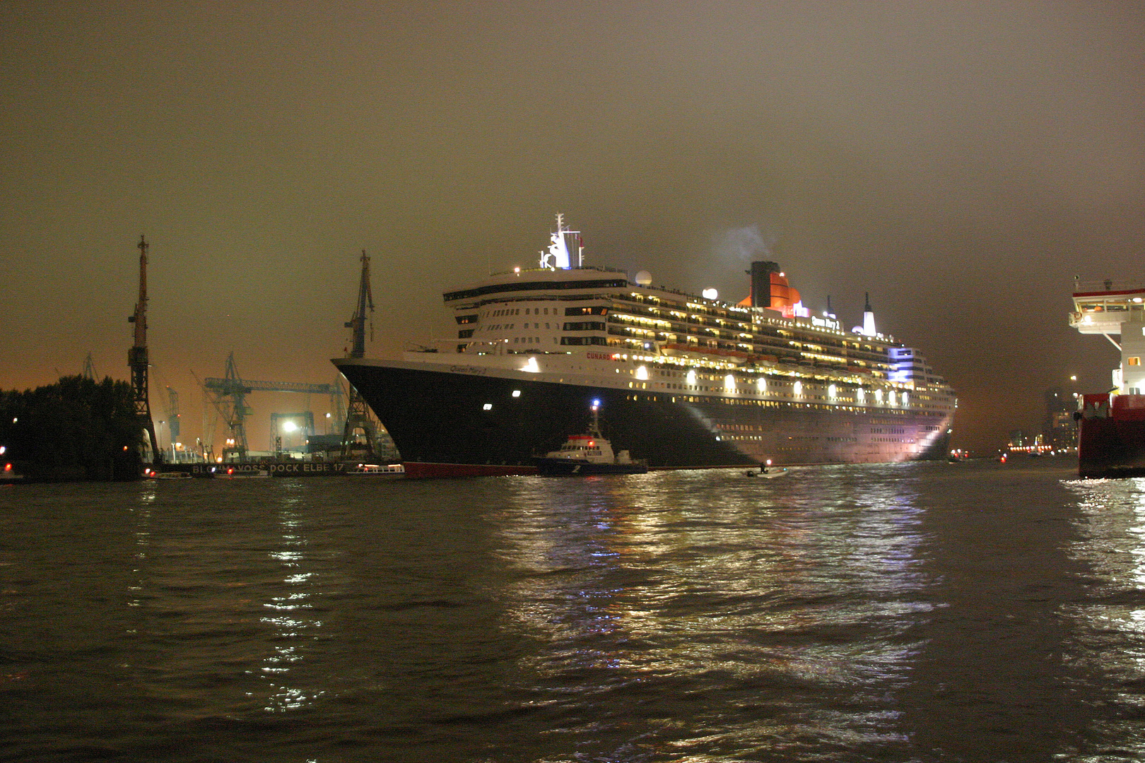 Queen Mary 2 auf dem Hafengeburtstag 2010