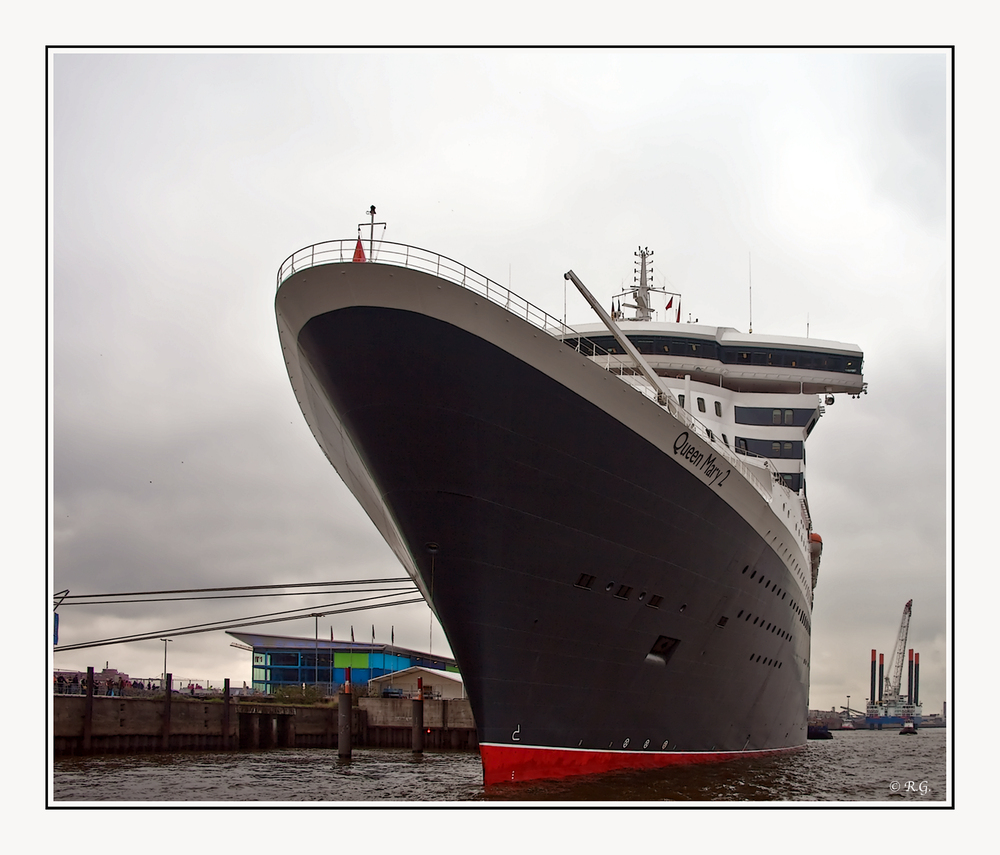 * Queen Mary 2 *