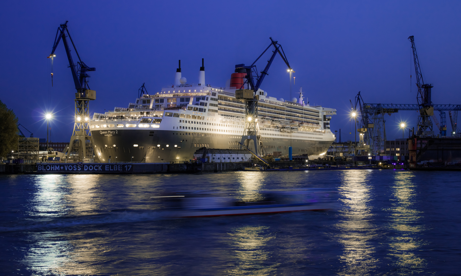 Queen Mary 2 bei Blohm und Voss im Mai 2016