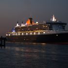 Queen Mary 2 bei den Cruise Days .... Höhe Teufelsbrücke 2