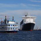 Queen Mary 2 bei der Ausfahrt nach New York