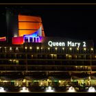 Queen Mary 2 bei Nacht