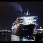 Queen Mary 2 bei Nacht Nr. 1