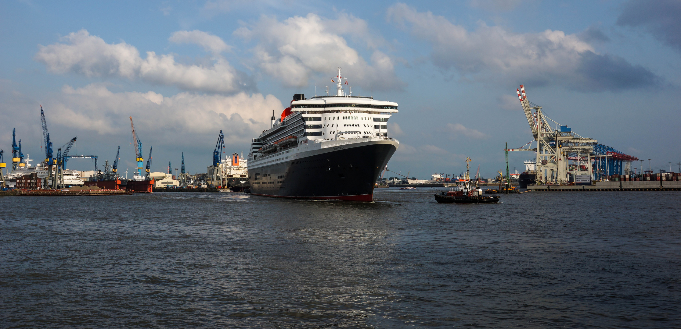 Queen Mary 2 beim Eindocken