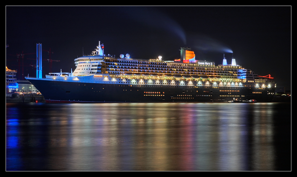 Queen Mary 2 @ Blue Port 2008