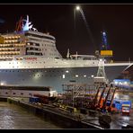 Queen Mary 2 - Einfahrt ins Dock
