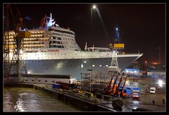 Queen Mary 2 - Einfahrt ins Dock