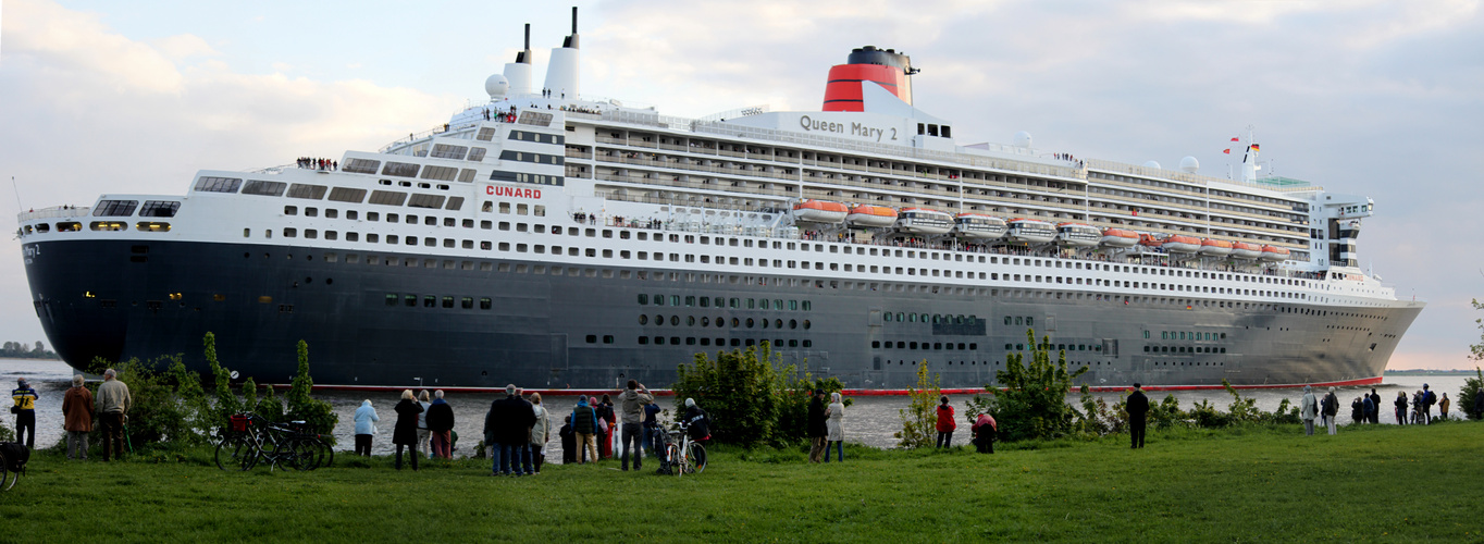 Queen Mary 2 Elbabwärts