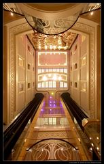 Queen Mary 2 - Grand Lobby