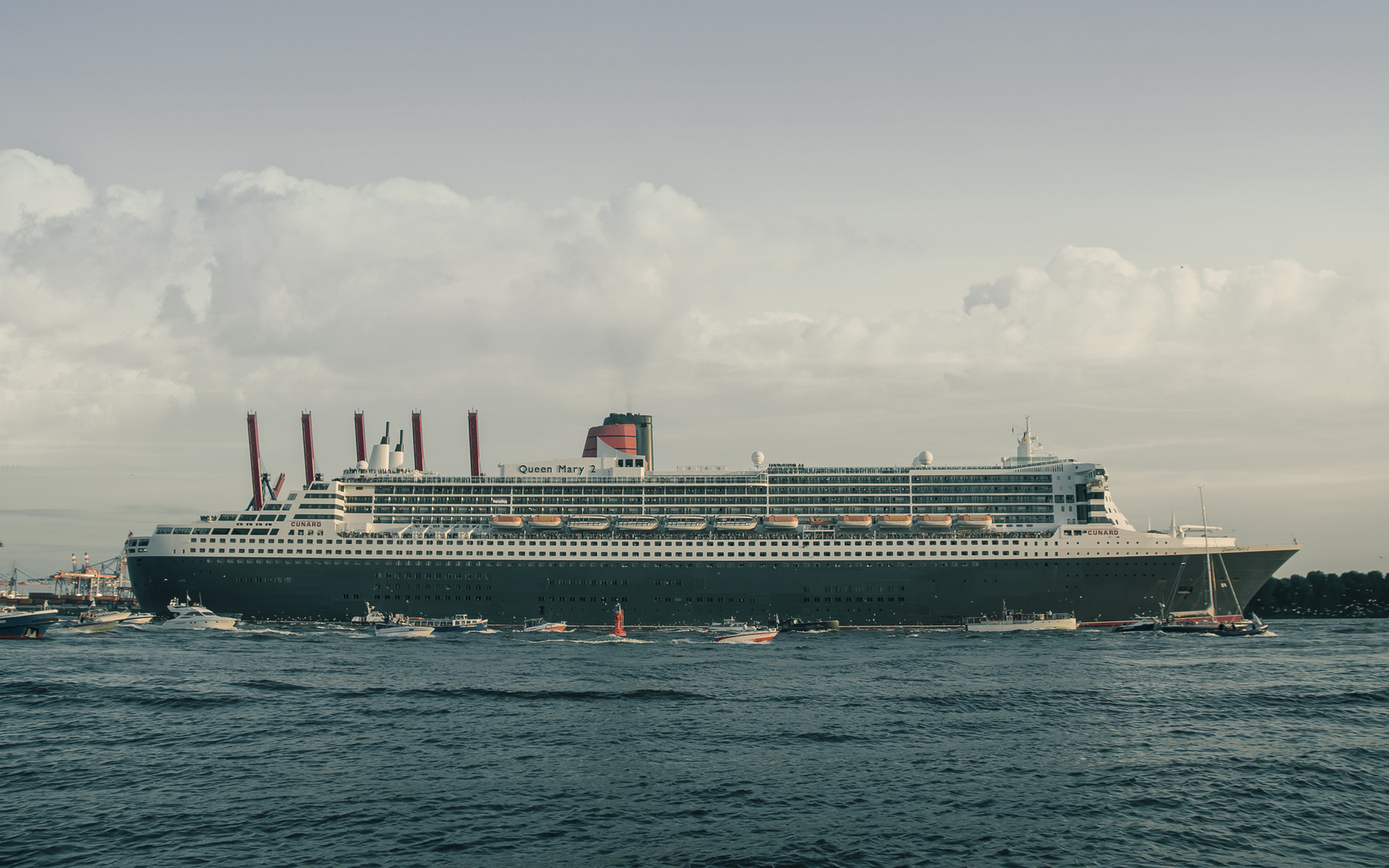 Queen Mary 2, Hamburg