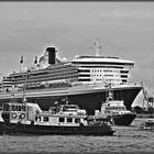 Queen Mary 2 - Hamburg - 22. Juni 2013 (2) - S/W