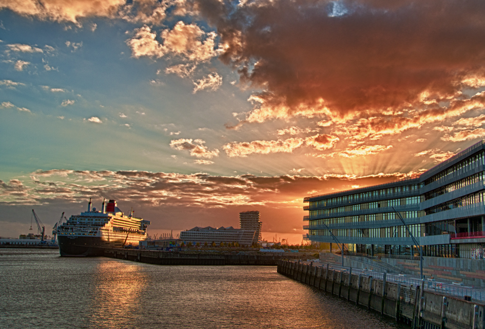 Queen Mary 2 - Hamburg