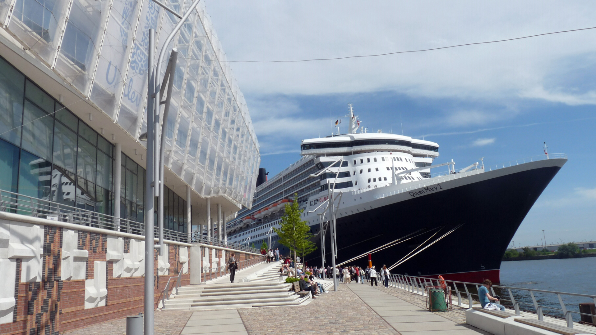 Queen Mary 2 - Hamburg Hafencity