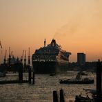 Queen Mary 2 - Hamburger Hafen - 15.08.2009