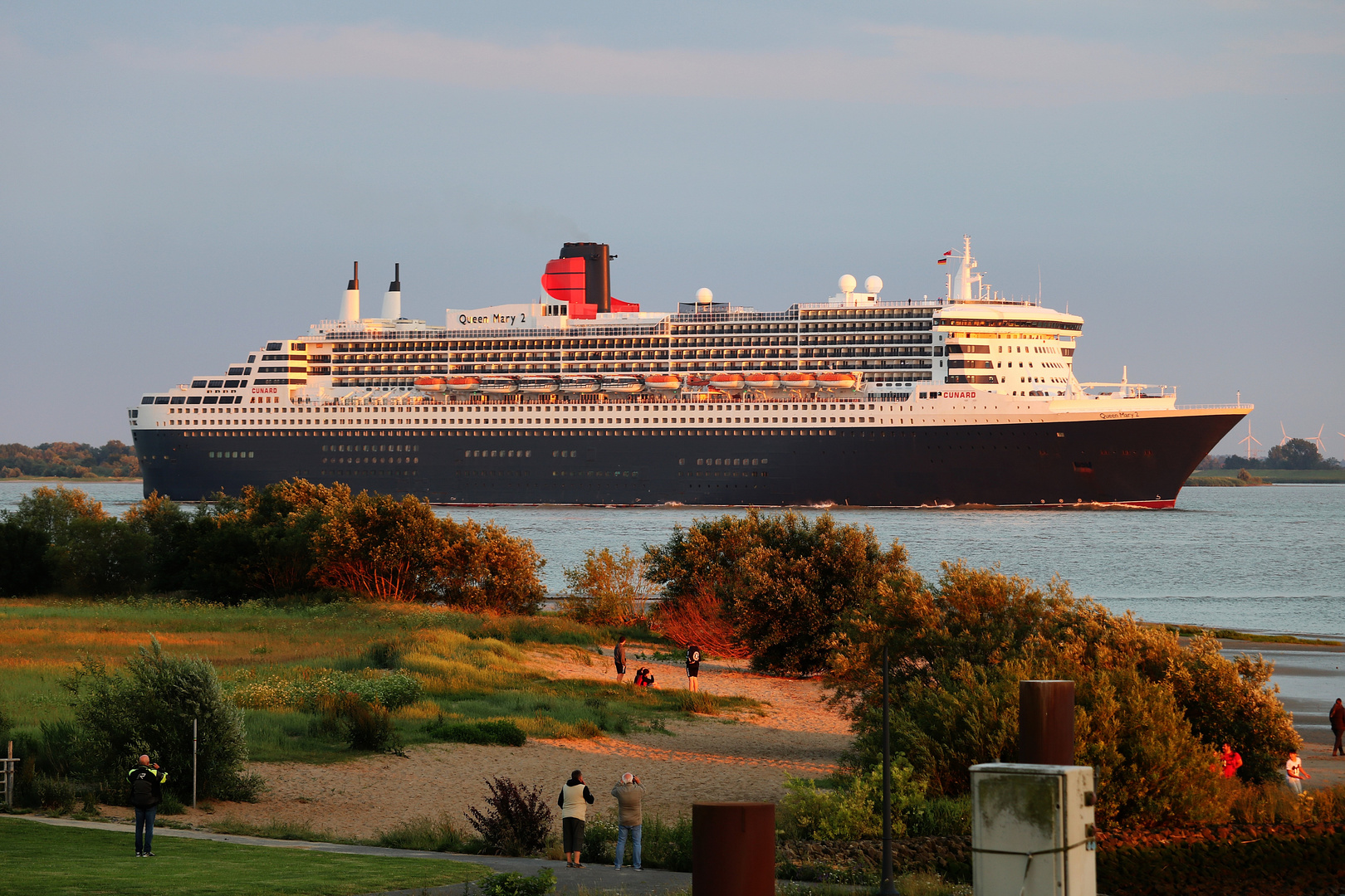 QUEEN MARY 2  Höhe Kolmar/Elbe