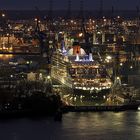 Queen Mary 2 - im Dock 17