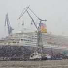 Queen Mary 2 im Dock 17 ...