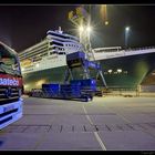 Queen Mary 2 im Dock 2006 / II.