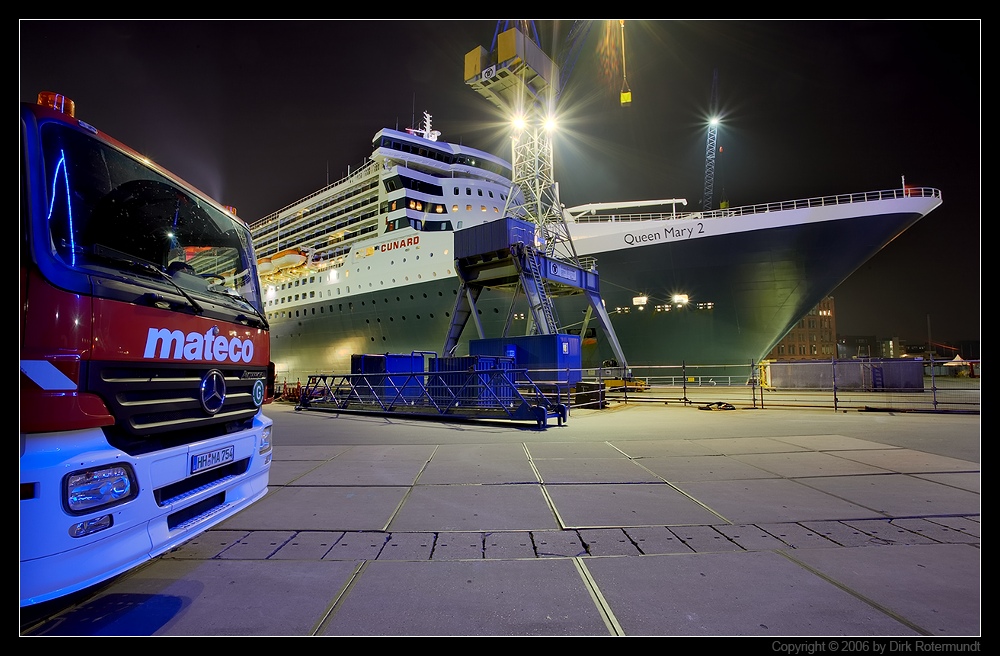 Queen Mary 2 im Dock 2006 / II.