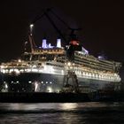 Queen Mary 2 im Dock