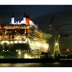 Queen Mary 2 im Dock