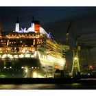 Queen Mary 2 im Dock