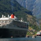 Queen Mary 2 im Geirangerfjord