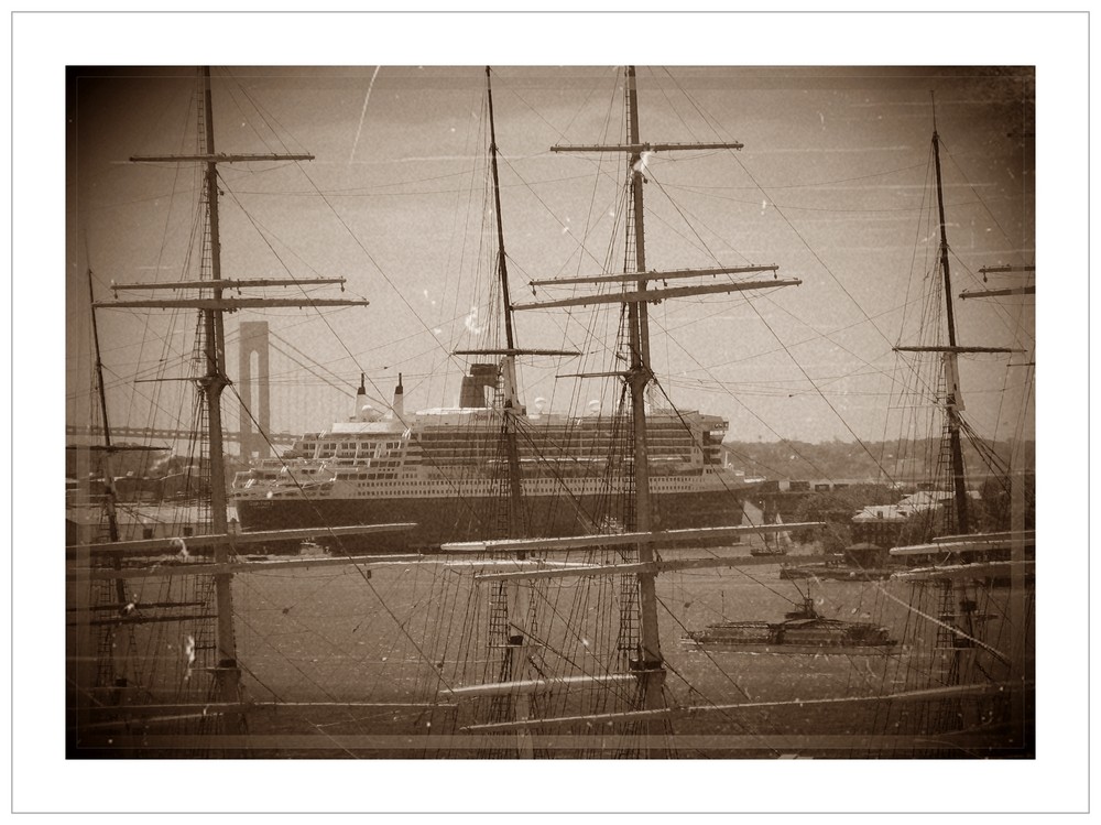 Queen Mary 2 im Hafen von New York