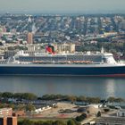 Queen Mary 2 im Hafen von New York