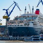 Queen Mary 2 im Hamburger Hafen