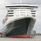 Queen Mary 2 im Hamburger Hafen