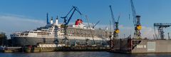 QUEEN MARY 2 - im Trockendock bei Blohm und Voss