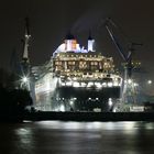 Queen Mary 2 im Trockendock Elbe 17