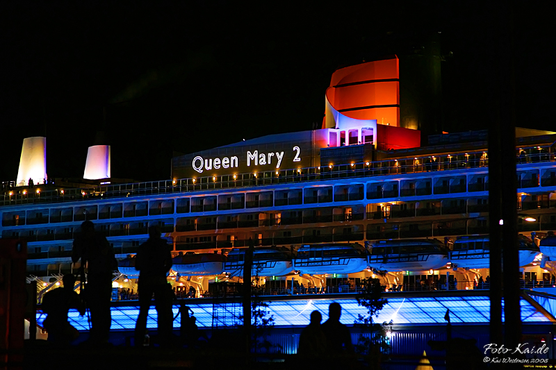 Queen Mary 2 in blau