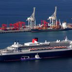 Queen Mary 2 in Cape Town