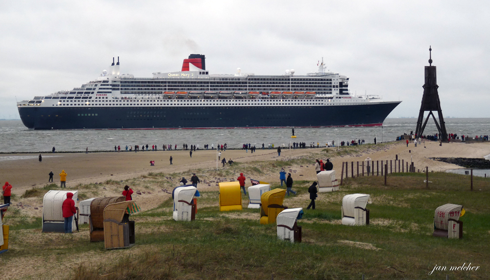 Queen Mary 2 in Cuxhaven