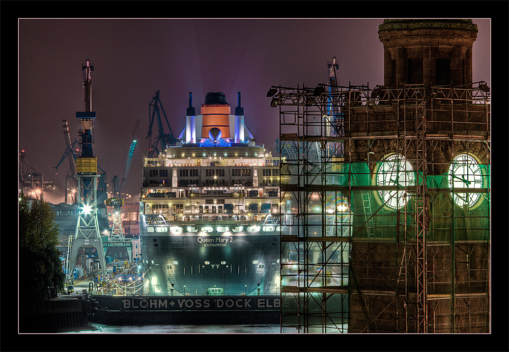 Queen Mary 2 in Dock 17