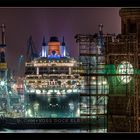 Queen Mary 2 in Dock 17